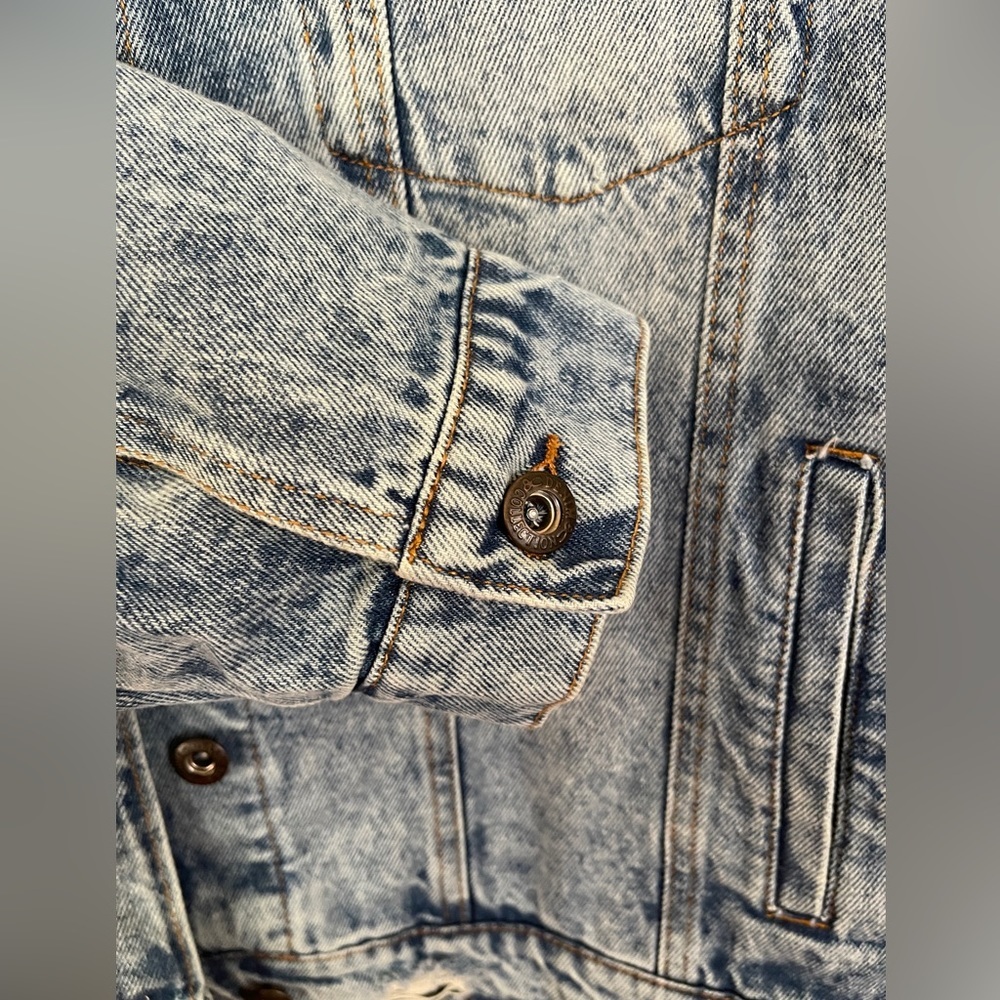 Women's Oversized Destroyed Denim Jacket - Picture 10 of 14